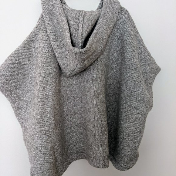 Osh Kosh Embroidered Poncho Sweater - size 5T - Picture 3 of 8